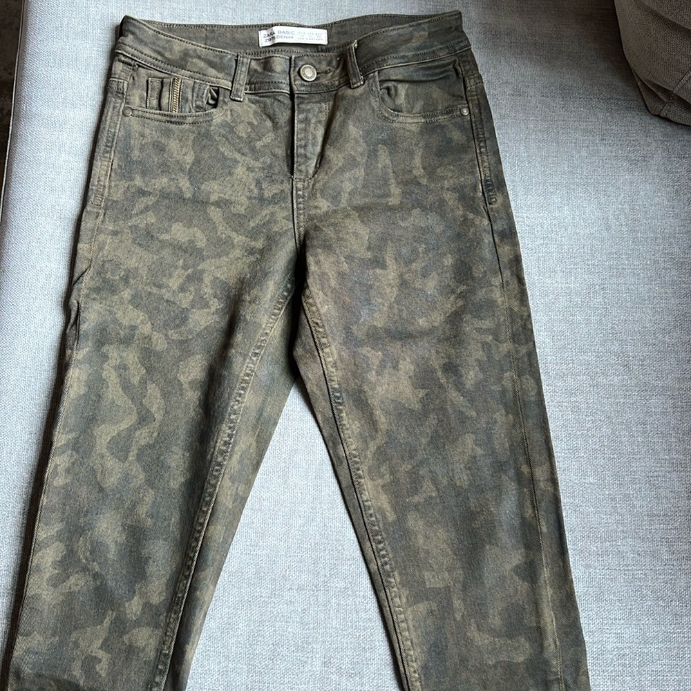 Zara Camouflage High-rise Denim Pant